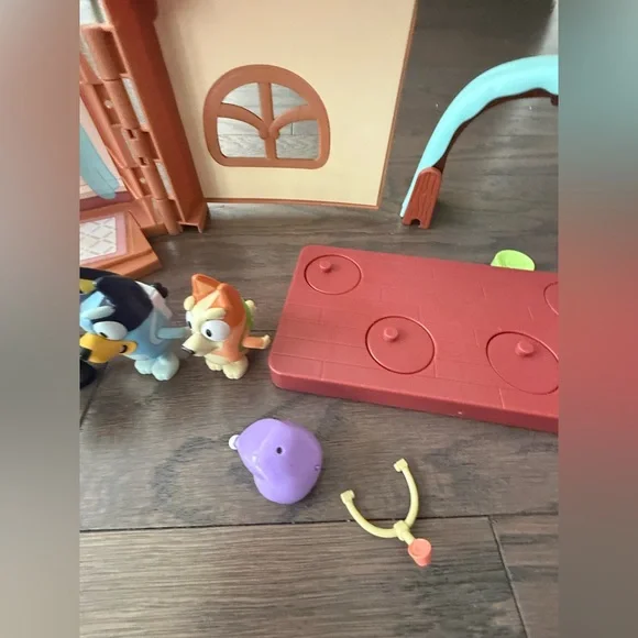 Disney Bluey School Friends figures playset Calypso playground lunch box stage - Picture 7 of 16